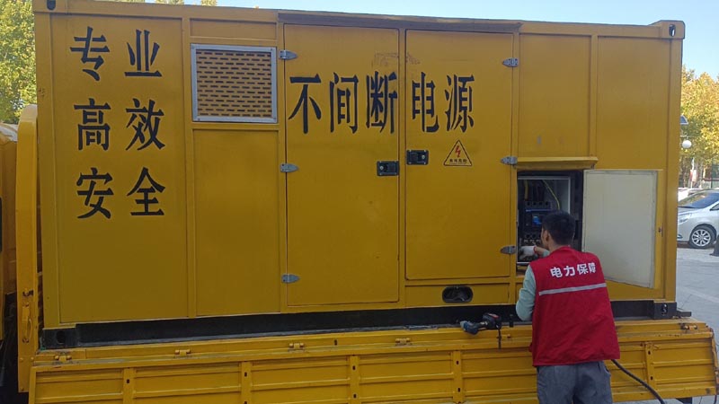 融水柴油发电机组和UPS电源配合使用时，如何避免切换过程中的电力中断？